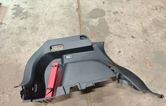 Trunk/boot side trim panel