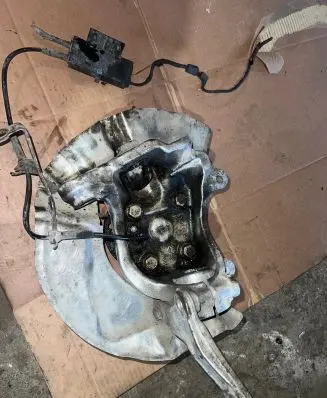 BMW 5 E60 E61 Front wheel hub spindle knuckle 6760953