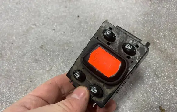 Mercedes-Benz S W220 Wing mirror switch 2208211551