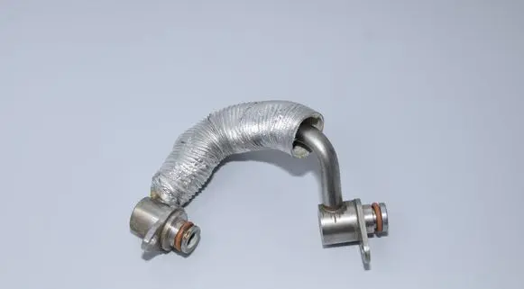 BMW 5 F10 F11 Oil fill pipe 7588936