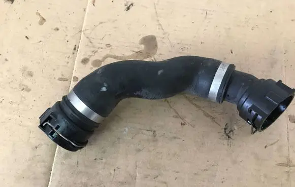 BMW 5 F10 F11 Engine coolant pipe/hose 8509273