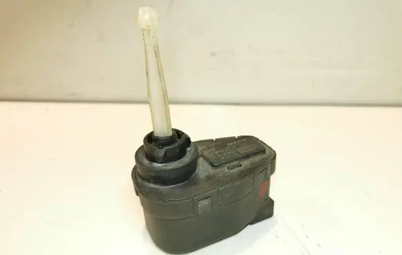 Headlight level adjustment motor
