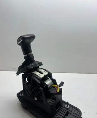 Volkswagen PASSAT B6 Gear shifter/selector 1K0713061 17529