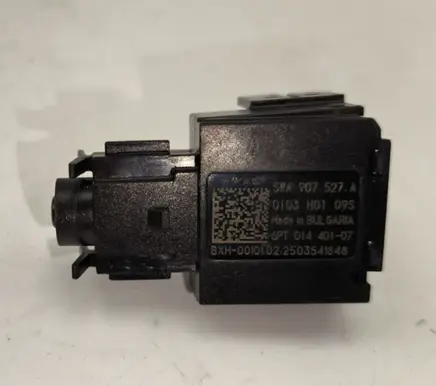 Volkswagen Golf VIII Oil temperature sensor 5WA907527A