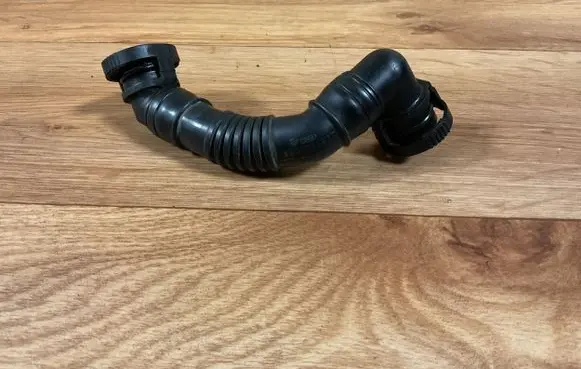 Volkswagen PASSAT B6 Breather hose/pipe 03G103493D