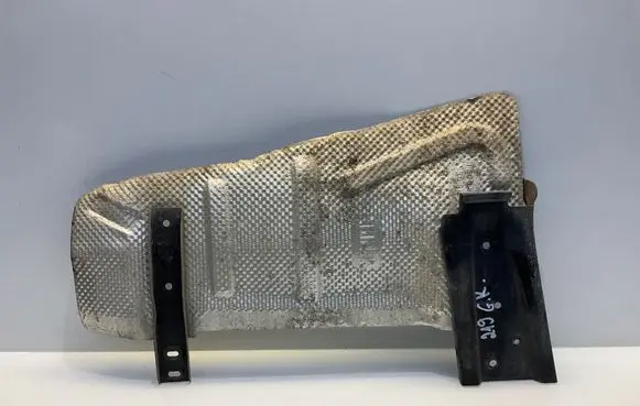 Mercedes-Benz CLS C219 Exhaust heat shield A2196800120 2196800120