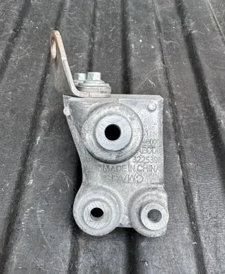 Volvo V60 Engine mounting bracket 32253993