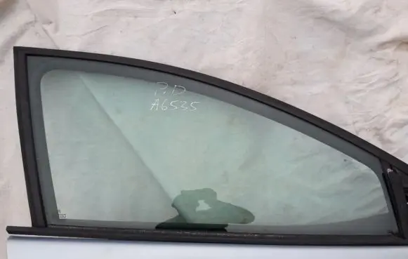 Citroen C5 Front door window glass four-door