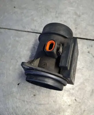 Volkswagen Golf III Mass air flow meter 71822101 074906461