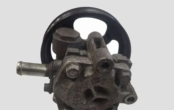 Citroen C-Crosser Power steering pump 81162456