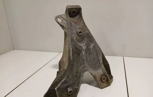 Audi A4 S4 B6 8E 8H Engine mounting bracket 8E0199308D