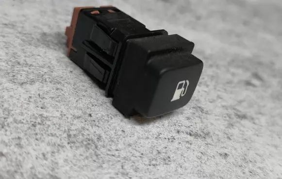 Citroen C4 Grand Picasso Fuel tank opening switch 68767
