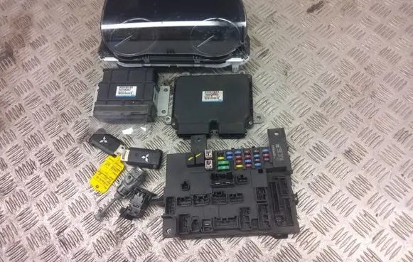 Mitsubishi Outlander Engine ECU kit and lock set 1860D100