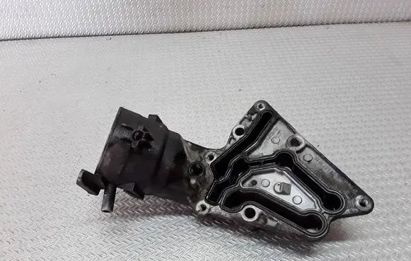 Opel Vectra C Oil filter mounting bracket 6740230110