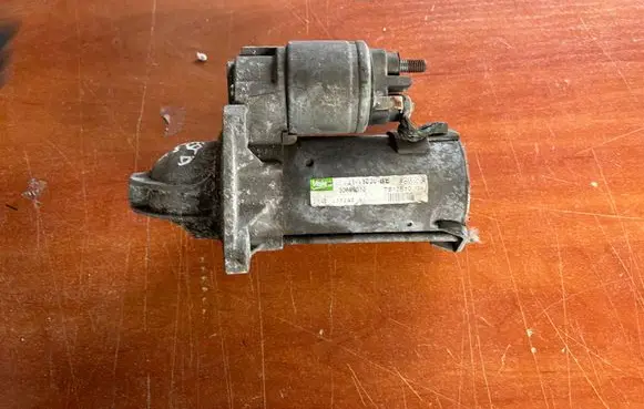 Ford Fiesta Starter motor 8V2111000BE 30659513