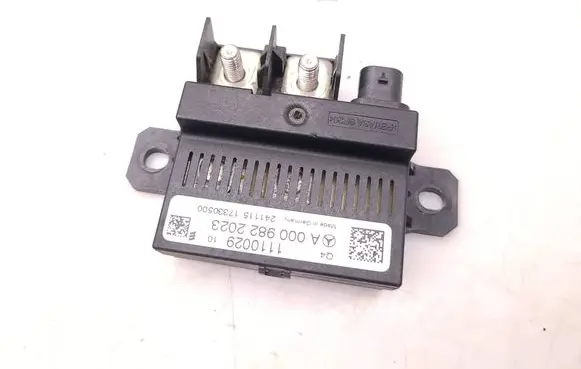 Mercedes-Benz Sprinter W906 Charging relay A0009822023 1110029
