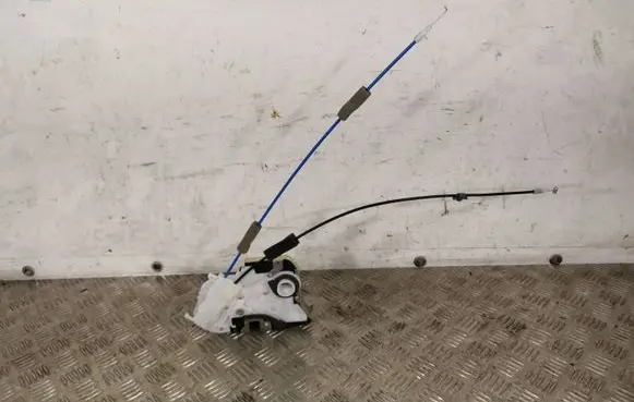 Honda HR-V Front door lock 190625 M4912110