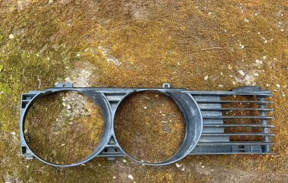 BMW 7 E32 Under headlight/headlamp trim 19384260