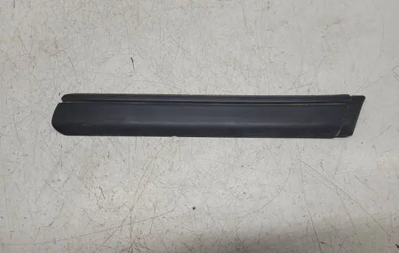 Mercedes-Benz 190 W201 Fender trim (molding)