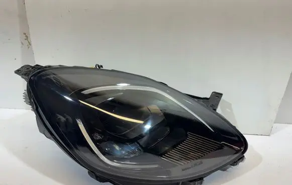 Ford Puma Headlight/headlamp 