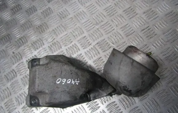 Audi A4 S4 B5 8D Engine mounting bracket 8d0199307g