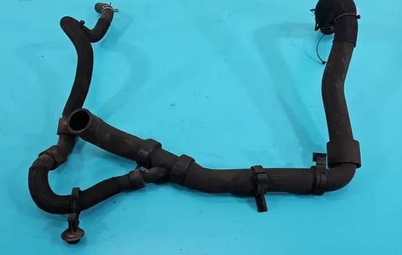 Engine coolant pipe/hose