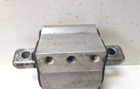 Mercedes-Benz E W211 Engine mount bracket 111078629