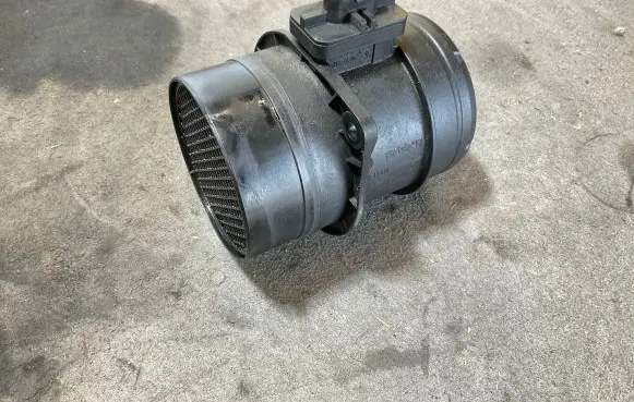 Volkswagen Jetta V Mass air flow meter 03L906461A 0281002956
