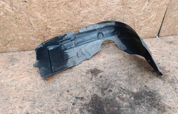 Front wheel arch liner splash guards