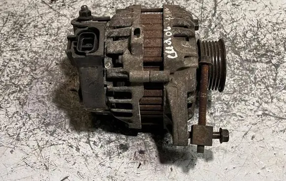 KIA Ceed Generator/alternator 373002B101 135V90A 2655447
