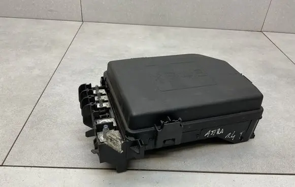 Opel Astra K Fuse box set 39040858