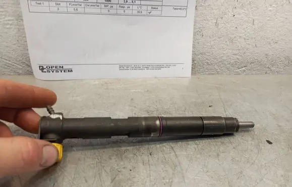 Fuel injector