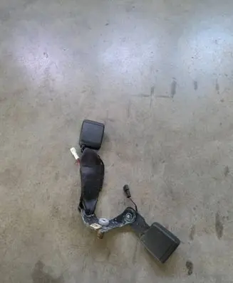 BMW 2 F44 Middle seatbelt buckle (rear) 7456284