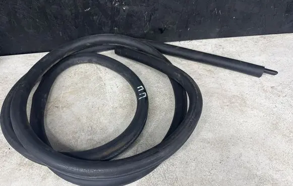 Volkswagen Golf V Front door rubber seal 1K5867911