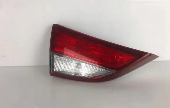 Hyundai Elantra Tailgate rear/tail lights 924033X2