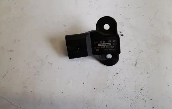 Volkswagen Golf VI Air pressure sensor 0261230095 03C906051