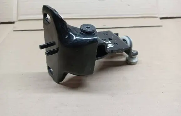 Volkswagen Caddy Sliding door lower roller guide/hinge 2K7843303B S420MC