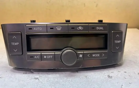 Toyota Avensis T250 Climate control unit 5590005142 MB1465705250