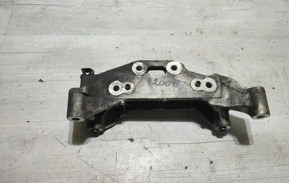 Peugeot 2008 II Engine mounting bracket 9813582980