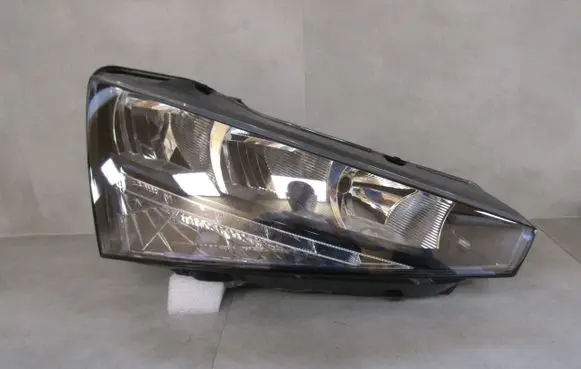 Skoda Scala Headlight/headlamp 657941016 90176072