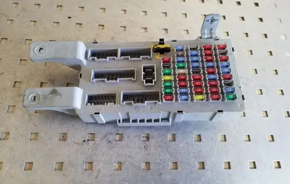 Hyundai Santa Fe Fuse module 919502B400