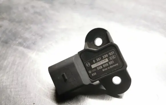 Volkswagen Golf V Air pressure sensor 06B906051