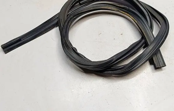 Mini Cooper F57 Trunk rubber seal (body) 3529854