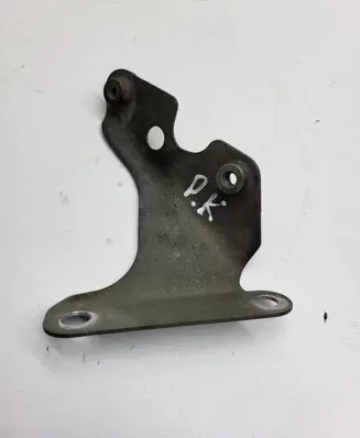 Audi Q7 4L Fender mounting bracket 4L0821135