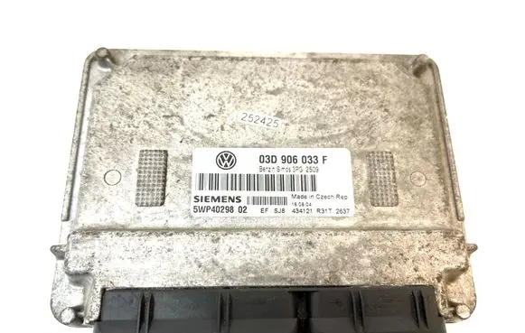 Volkswagen Polo Engine control unit/module 03D906033F 5WP4029802