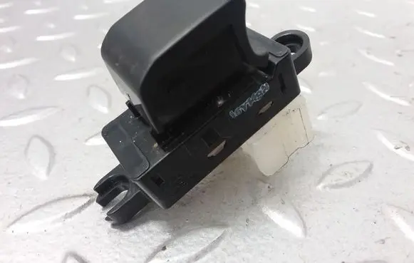 Nissan Note (E12) Electric window control switch