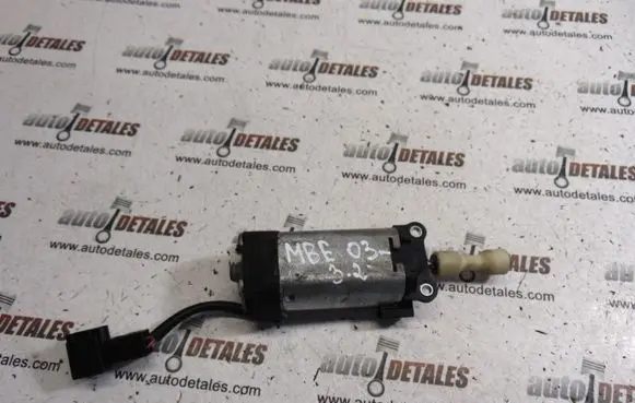 Mercedes-Benz E W211 Steering column adjust motor A2205400288