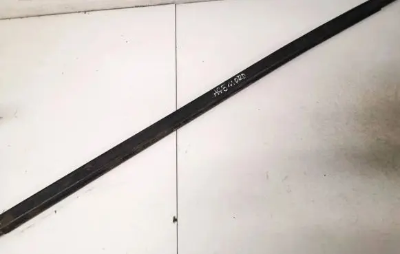 Dodge Caliber Front door glass trim molding 