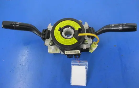 Mazda Premacy Other switches/knobs/shifts 17B122A