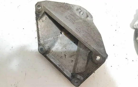 BMW 5 E60 E61 Engine mounting bracket 6761111 24168110 9226D